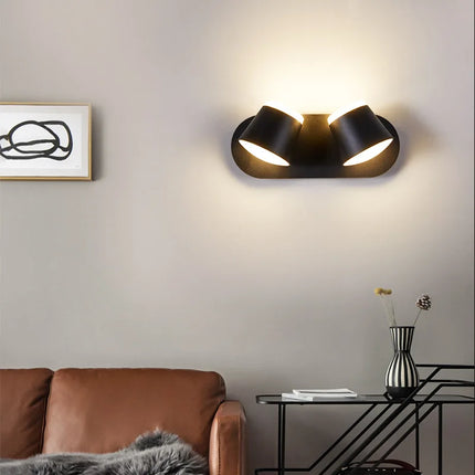Applique murale pivotante à trois lampes en aluminium brossé