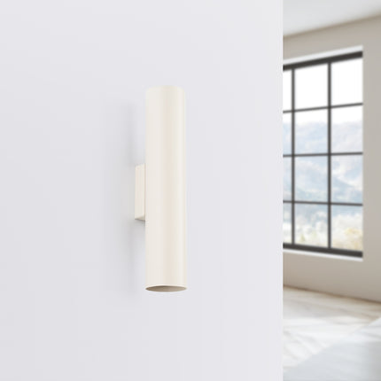 Applique Murale Long Cylindre Beige en Acier, vue en situation