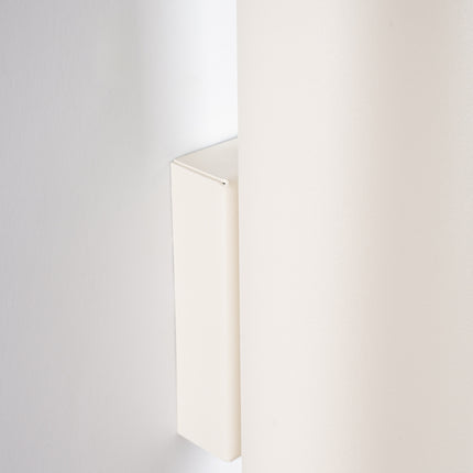 Applique Murale Long Cylindre Beige en Acier, packshot de trois quarts
