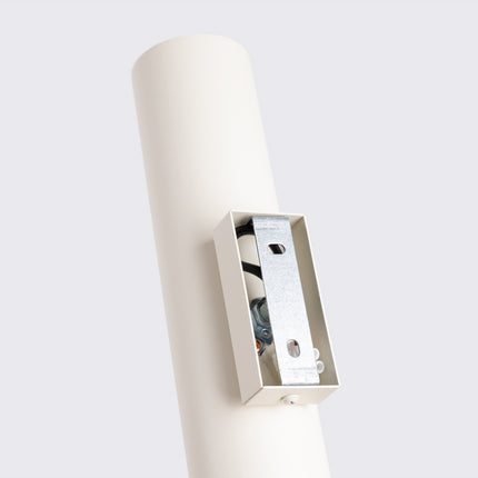 Applique Murale Long Cylindre Beige en Acier, détail de la finition