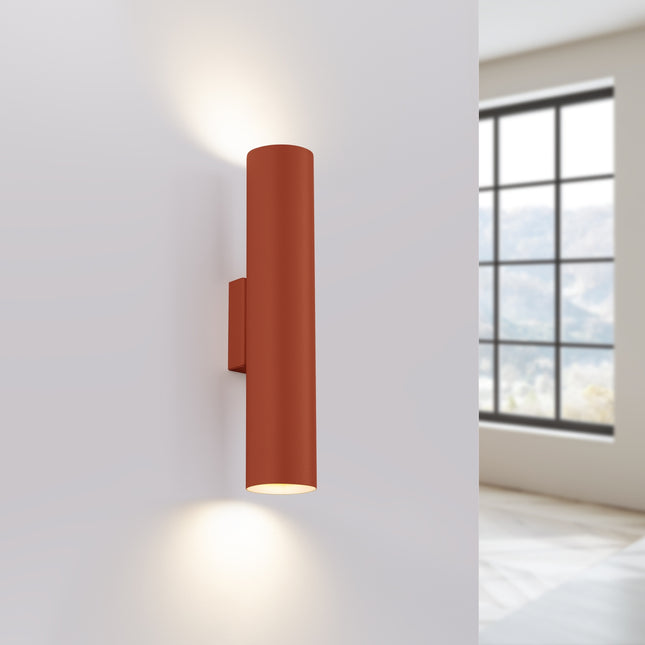 Applique Murale Long Cylindre Rouge Ocre en Acier, lumière allumée