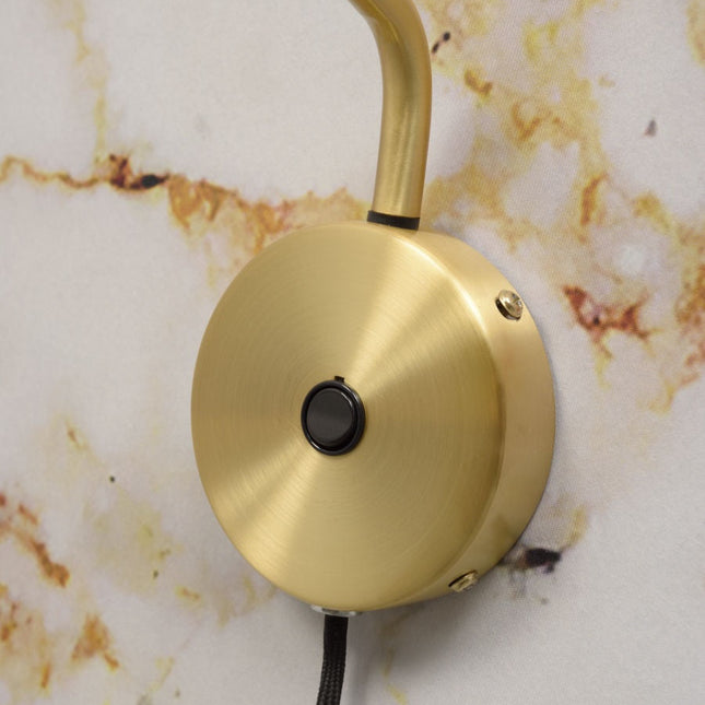 Wall-mounted mounting plate gold of the Lyon wall light with manual switch and textile cable black