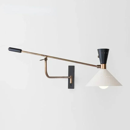 Applique murale nordique bras orientable au-dessus d'une tête de lit