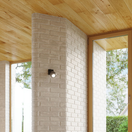Applique murale oculaire spot orientable noire vue de profil sur son volume