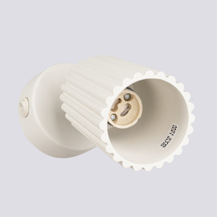 Applique murale orientable Oslo avec interrupteur beige, packshot de trois quarts