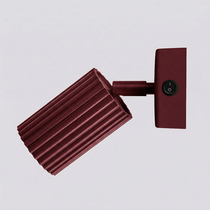 Applique Murale Orientable Oslo avec Interrupteur en Aluminium Cannelé Bordeaux, vue de détail