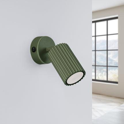 Applique murale orientable Oslo avec interrupteur vert olive, vue en situation