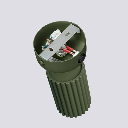 Applique murale orientable Oslo avec interrupteur vert olive, packshot de trois quarts
