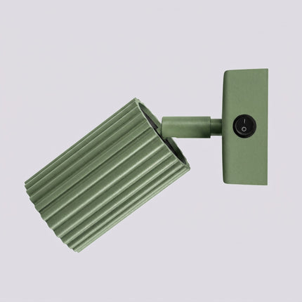 Applique Murale Orientable Oslo avec Interrupteur en Aluminium Cannelé Vert Sauge, vue de détail