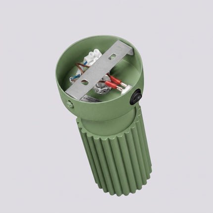 Applique Murale Orientable Oslo avec Interrupteur en Aluminium Cannelé Vert Sauge, packshot de trois quarts