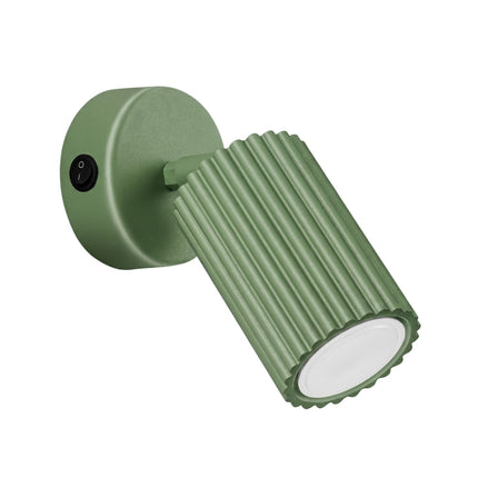 Applique Murale Orientable Oslo avec Interrupteur en Aluminium Cannelé Vert Sauge, packshot sur fond blanc