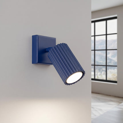 Applique murale orientable Oslo bleu outremer, lumière allumée