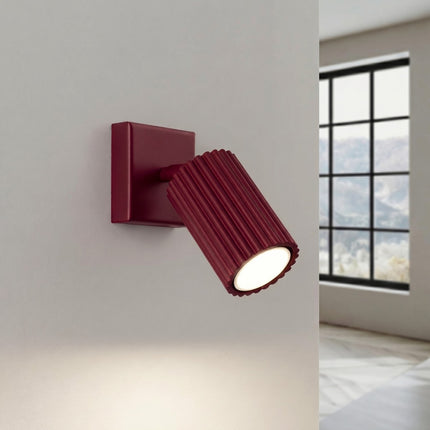Applique murale orientable Oslo bordeaux, lumière allumée