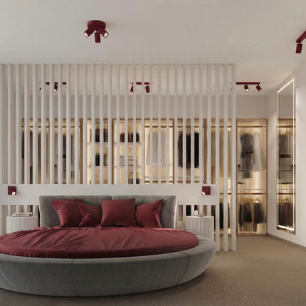 Applique murale orientable Oslo bordeaux dans une pièce à vivre