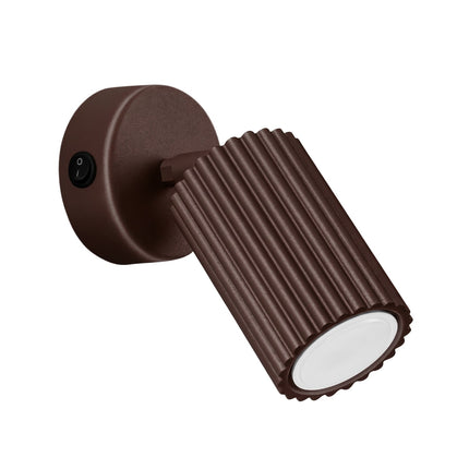 Applique Murale Orientable Oslo en Aluminium Cannelé Brun Chocolat, packshot sur fond blanc