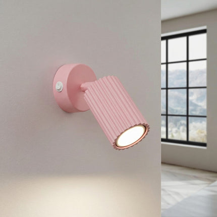 Applique Murale Orientable Oslo en Aluminium Cannelé Rose Poudré, lumière allumée
