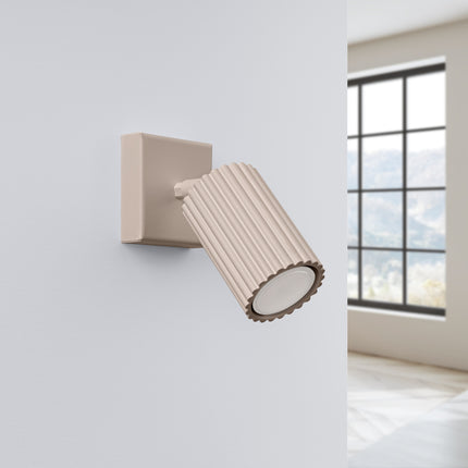 Applique Murale Orientable Oslo en Aluminium Cannelé Taupe, vue en situation