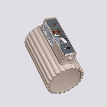 Applique Murale Oslo 10 cm en Aluminium Cannelé Taupe, détail de la finition