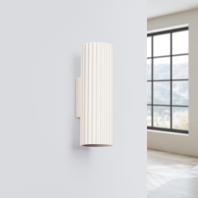 Applique murale Oslo 20 beige sable, colonne cannelée en aluminium vue sous un autre angle