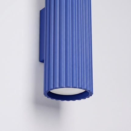 Applique Murale Oslo 20 cm en Aluminium Cannelé Bleu Outremer, vue de détail