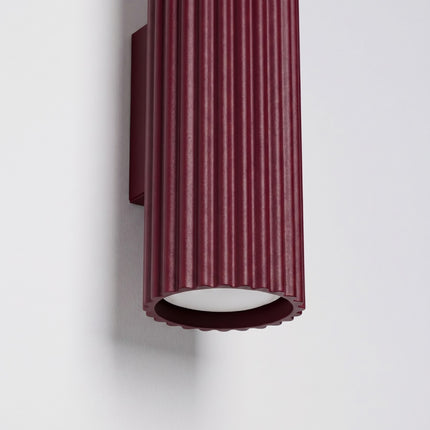 Applique Murale Oslo 20 cm en Aluminium Cannelé Bordeaux, vue de détail