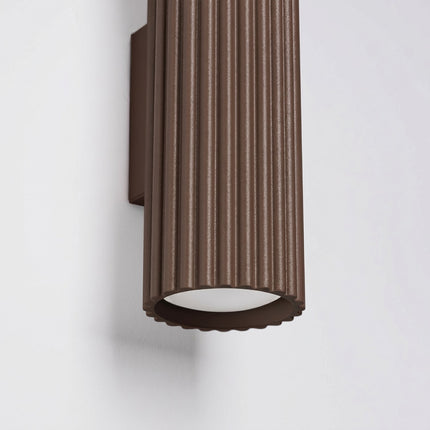 Applique Murale Oslo 20 cm en Aluminium Cannelé Brun Chocolat, vue de détail