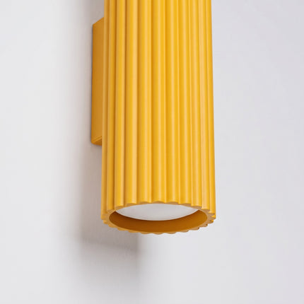 Applique Murale Oslo 20 cm en Aluminium Cannelé Jaune Ambré, vue de détail