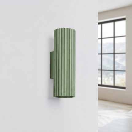 Applique Murale Oslo 20 cm en Aluminium Cannelé Vert Sauge, vue en situation