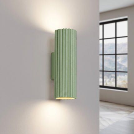Applique Murale Oslo 20 cm en Aluminium Cannelé Vert Sauge, lumière allumée