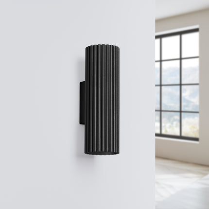 Applique murale Oslo 20 noir, colonne cannelée en aluminium vue sous un autre angle
