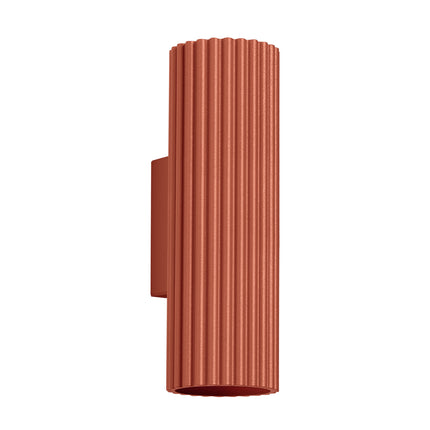 Applique murale Oslo 20 rouge ocre en aluminium cannelé, vue packshot de face sur fond blanc