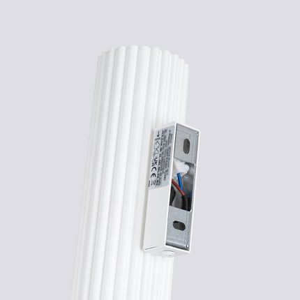 Détail du boîtier de raccordement de l'applique Oslo 30 blanche, compatible ampoules GU10