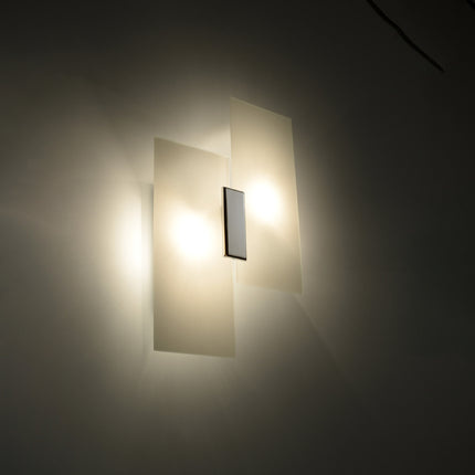 Applique Murale Panneaux Géométriques Blanche dans une salle à manger
