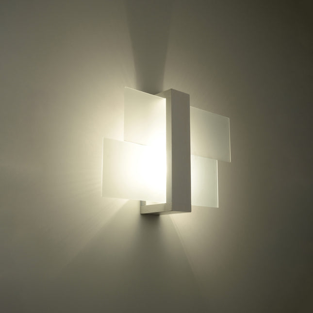 Applique murale panneaux horizontal blanche diffusant une lumière tamisée au mur