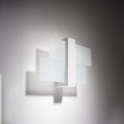 Applique murale panneaux horizontal blanche et verre dans un salon contemporain
