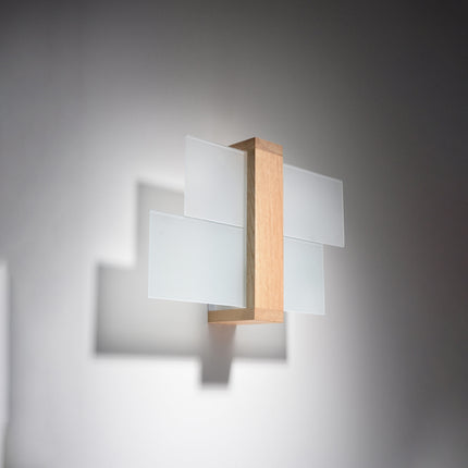 Applique murale panneaux horizontal en bois naturel et verre dans un salon contemporain