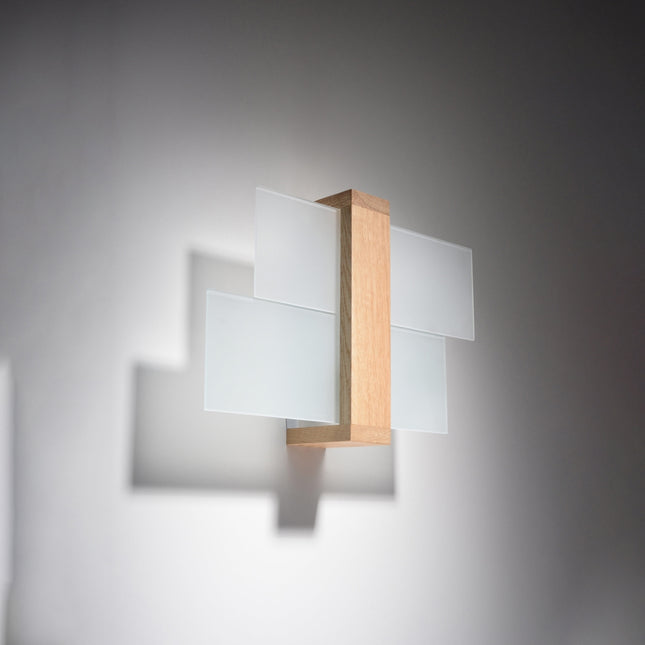 Applique murale panneaux horizontal en bois naturel et verre dans un salon contemporain