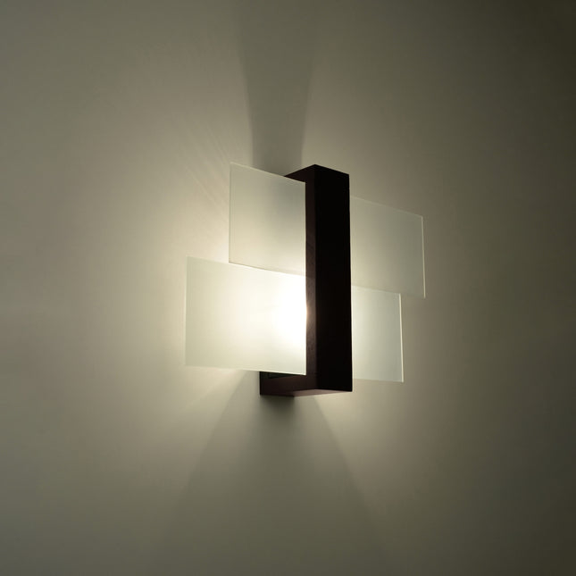Applique murale panneaux horizontal noire diffusant une lumière tamisée au mur