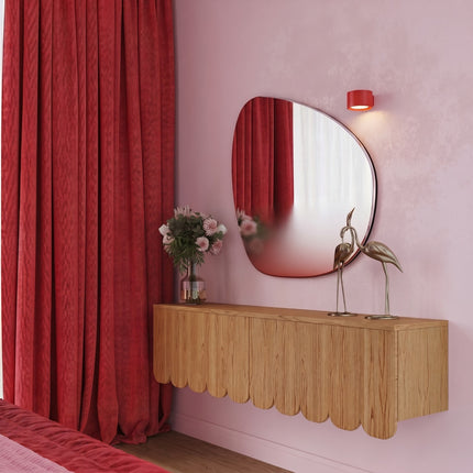 Applique murale Pastille rouge vif, au-dessus d'un plan de travail