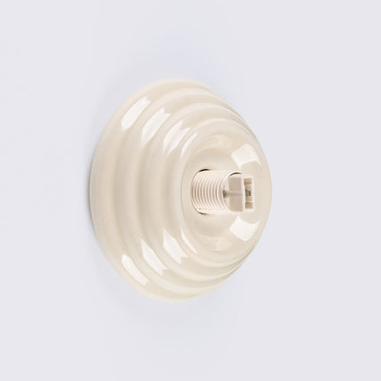 applique murale perle céramique beige ip44, vue sur fond coloré
