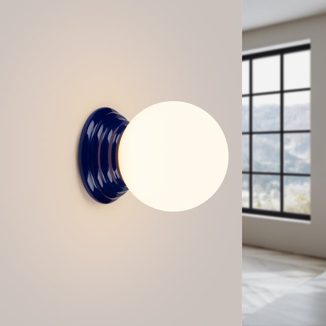 applique murale perle céramique bleu outremer ip44, lumière allumée