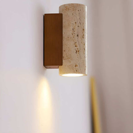 Détail de la source LED GU10 de l'applique murale en travertin