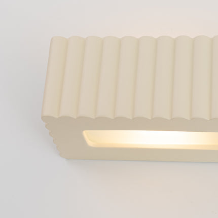 applique murale rectangle en céramique cannelée beige, vue de détail