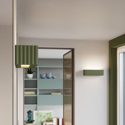 applique murale rectangle en céramique cannelée vert olive, intérieur contemporain