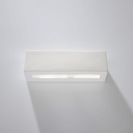 Applique murale rectangle scandinave minimaliste dans un salon