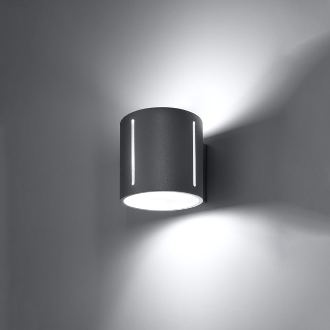 Applique murale Tasse Nordique grise en aluminium en situation dans un intérieur moderne
