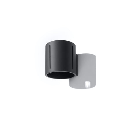 Applique murale Tasse Nordique noire en aluminium dans un salon contemporain