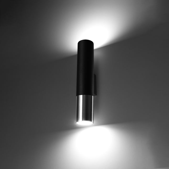 Applique murale tube noir et chrome allumée, double faisceau vers le haut et le bas sur le mur