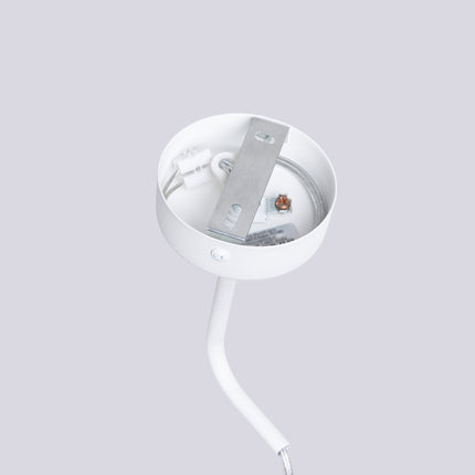 applique murale tube suspendu à embout ajouré entrelacé blanc, détail de la fixation