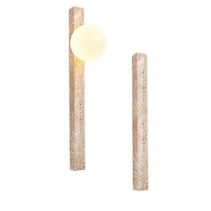Applique verticale en pierre diffusant une lumière chaude dans une chambre